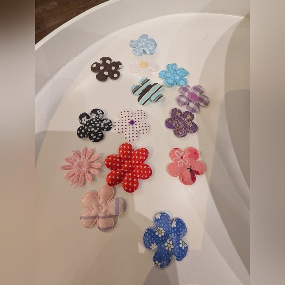 Felt, ribbon, embroidered and Resin applique assorted lot for crafts & projects - Picture 10 of 12